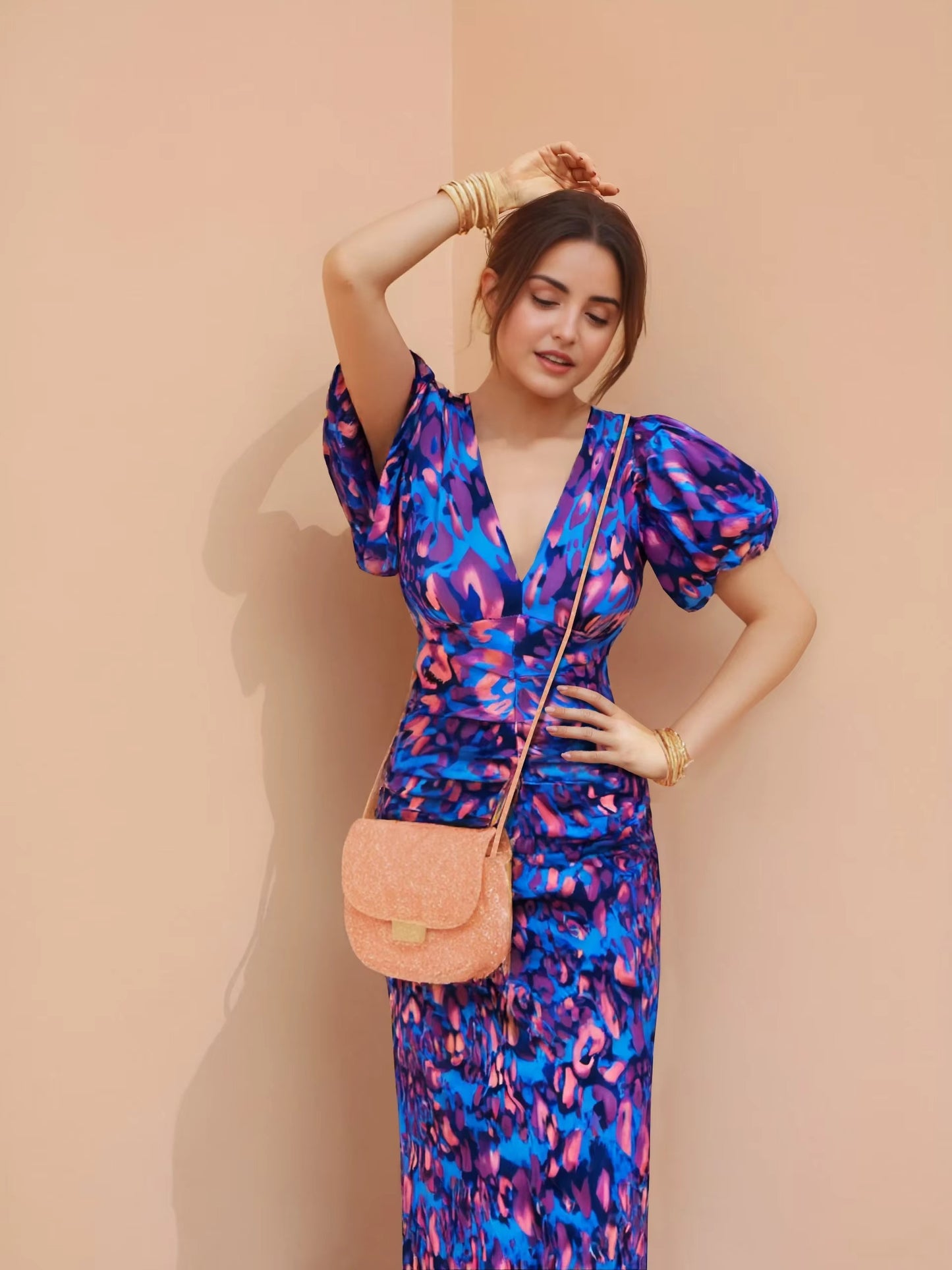 STEPHANY | Abito elegante con scollatura a V e maniche a sbuffo